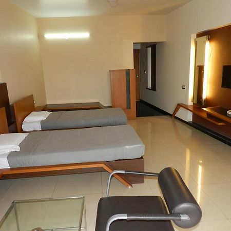 Hotel Rock Regency Toranagallu Екстериор снимка