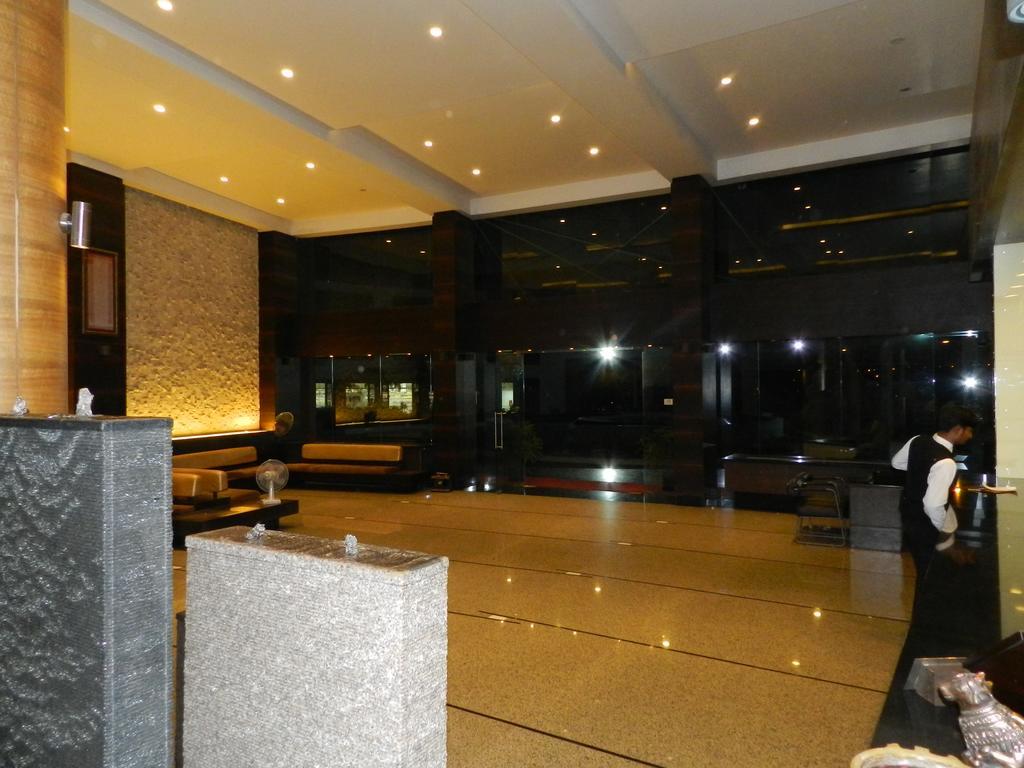 Hotel Rock Regency Toranagallu Екстериор снимка