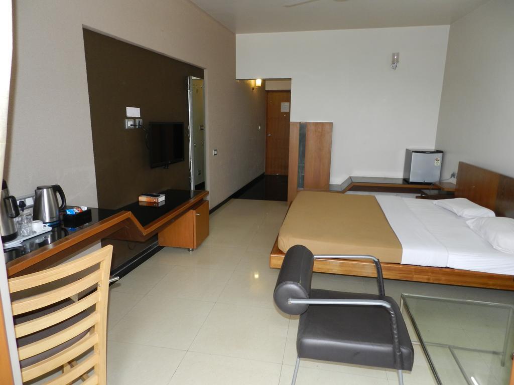Hotel Rock Regency Toranagallu Стая снимка