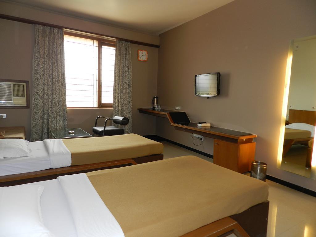 Hotel Rock Regency Toranagallu Стая снимка