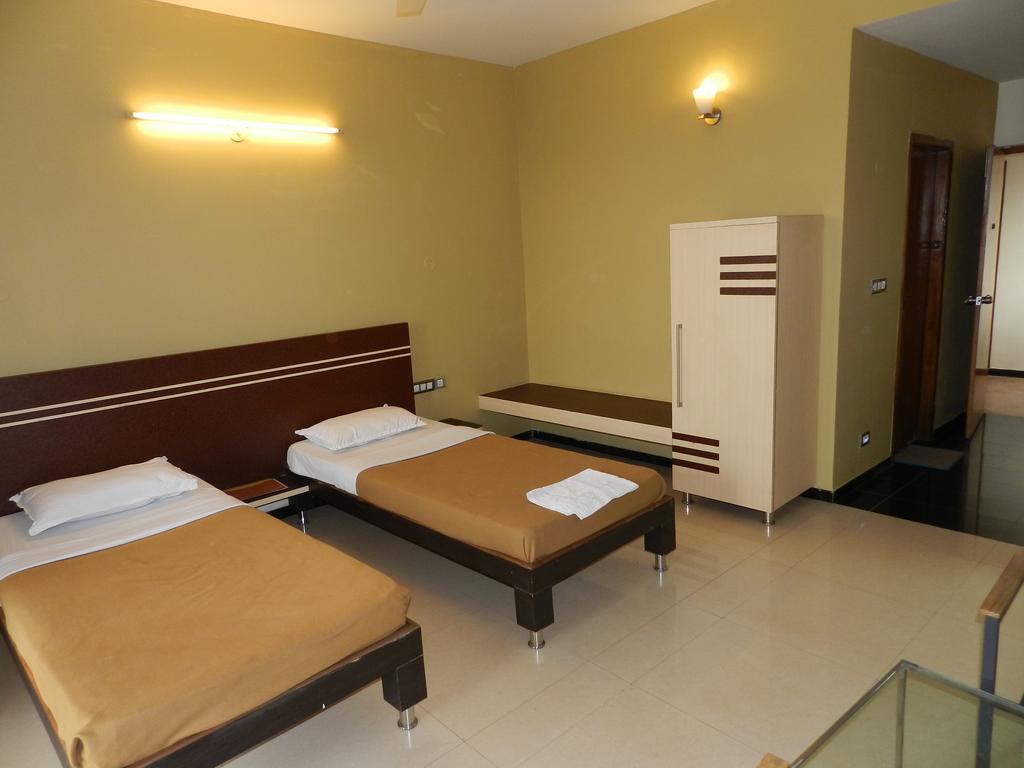 Hotel Rock Regency Toranagallu Екстериор снимка