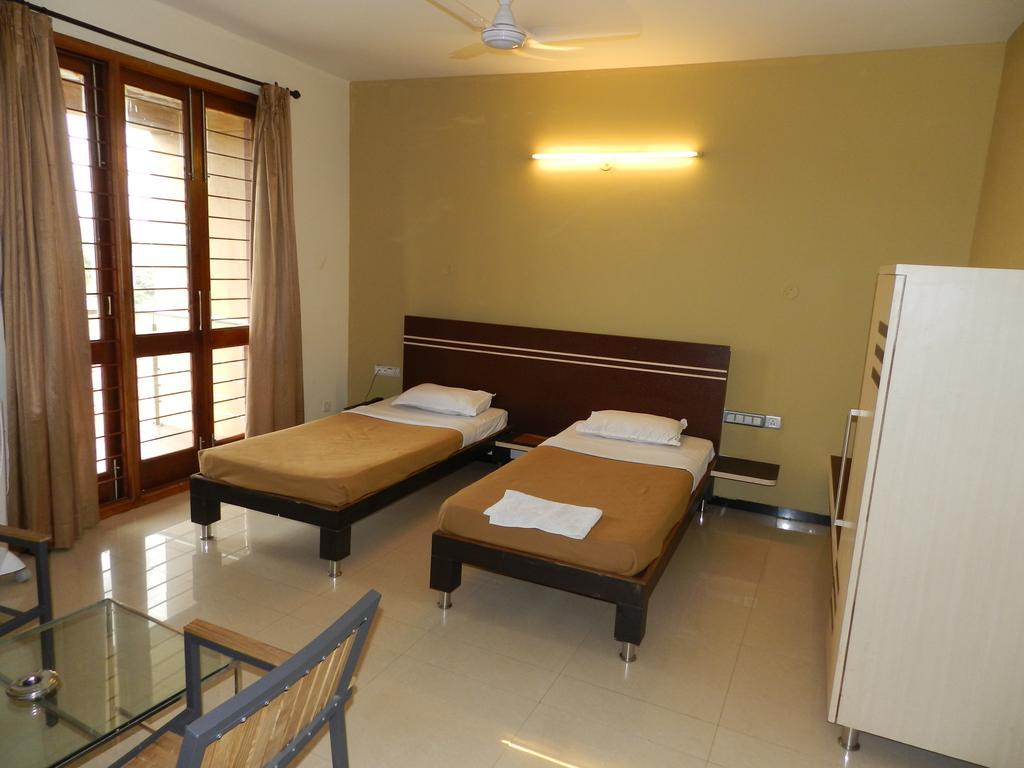 Hotel Rock Regency Toranagallu Стая снимка