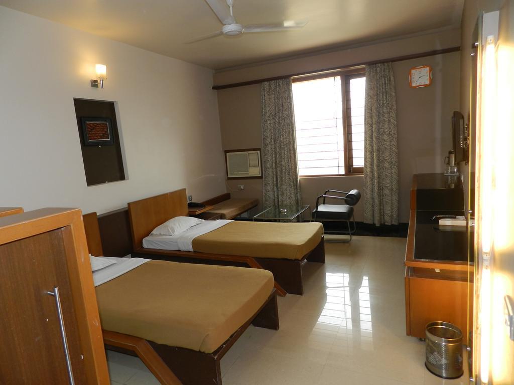 Hotel Rock Regency Toranagallu Екстериор снимка
