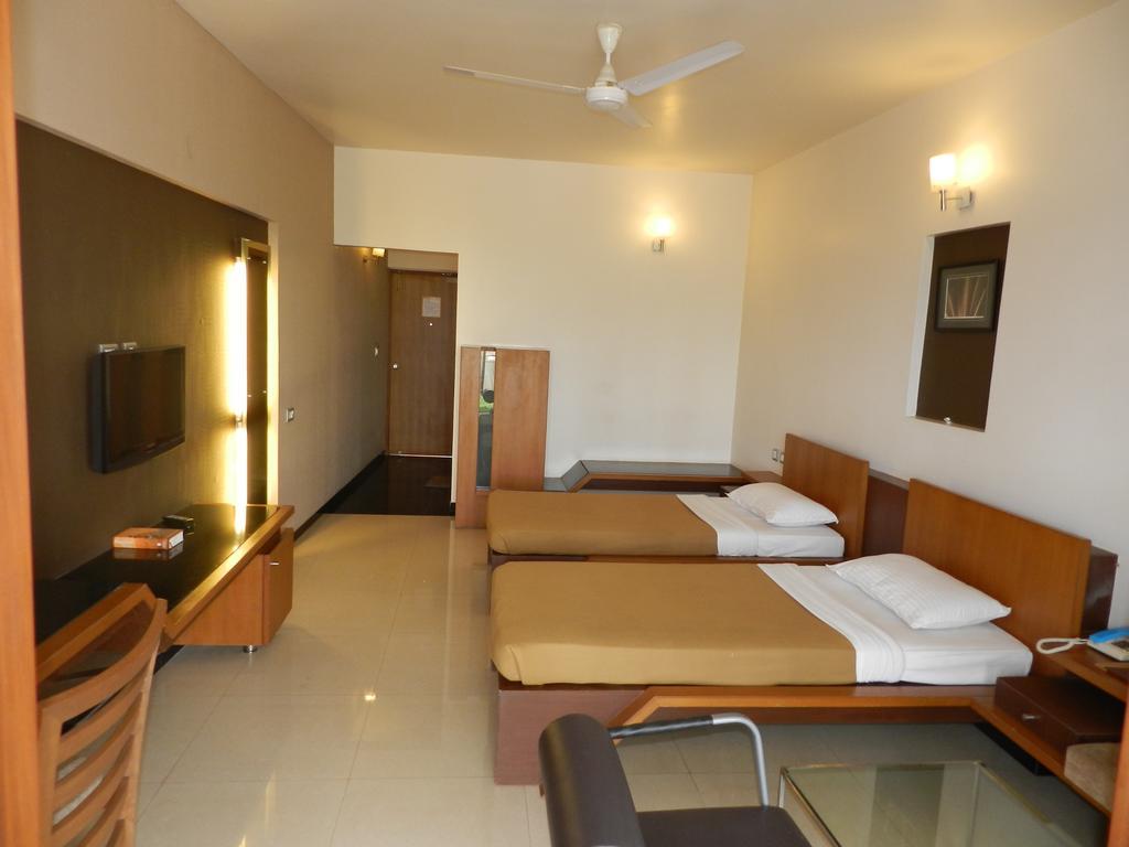 Hotel Rock Regency Toranagallu Екстериор снимка