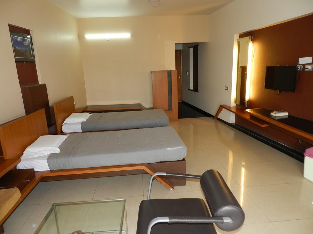 Hotel Rock Regency Toranagallu Екстериор снимка