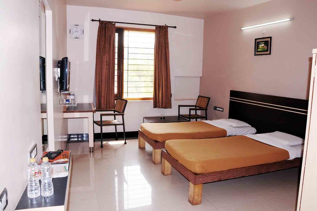 Hotel Rock Regency Toranagallu Екстериор снимка